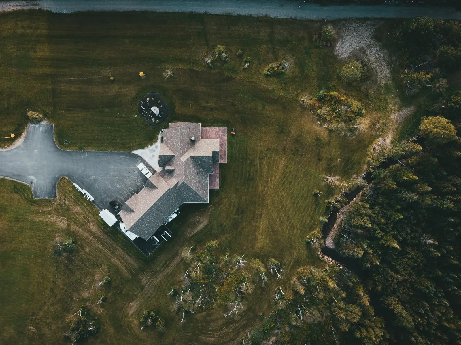 Aerial view of a house and grounds (sample image)