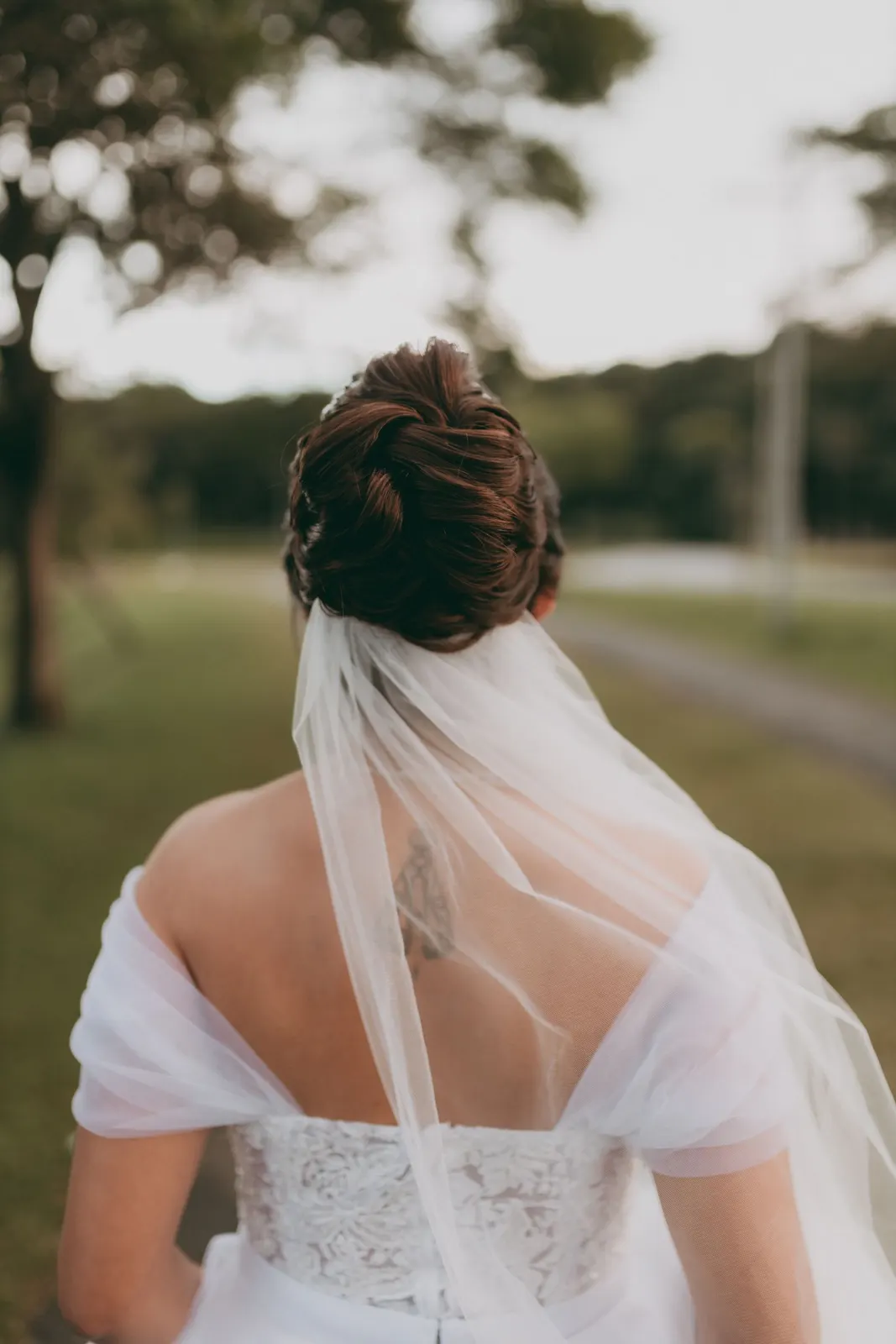 Bride seen from behind, veil in the breeze (sample image)